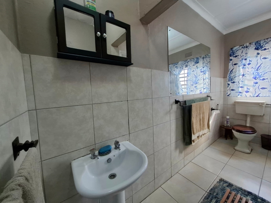 4 Bedroom Property for Sale in Oakdale Western Cape